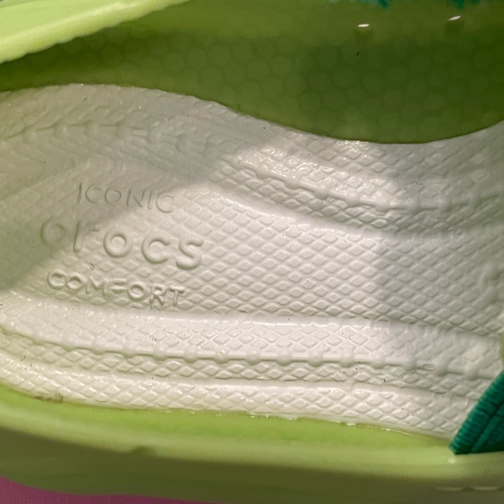 𝅺crocs Slip-On Sneakers for Kids Toddler Size 08. - Picture 11 of 15